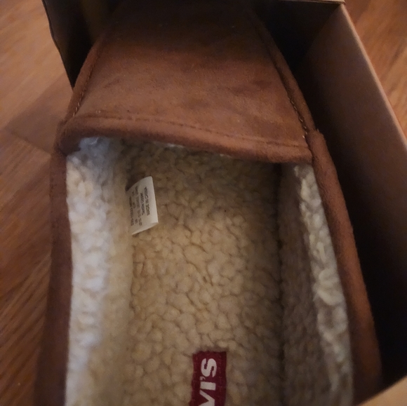 🔮 [3/$30] Levi's Slippers - Picture 4 of 9